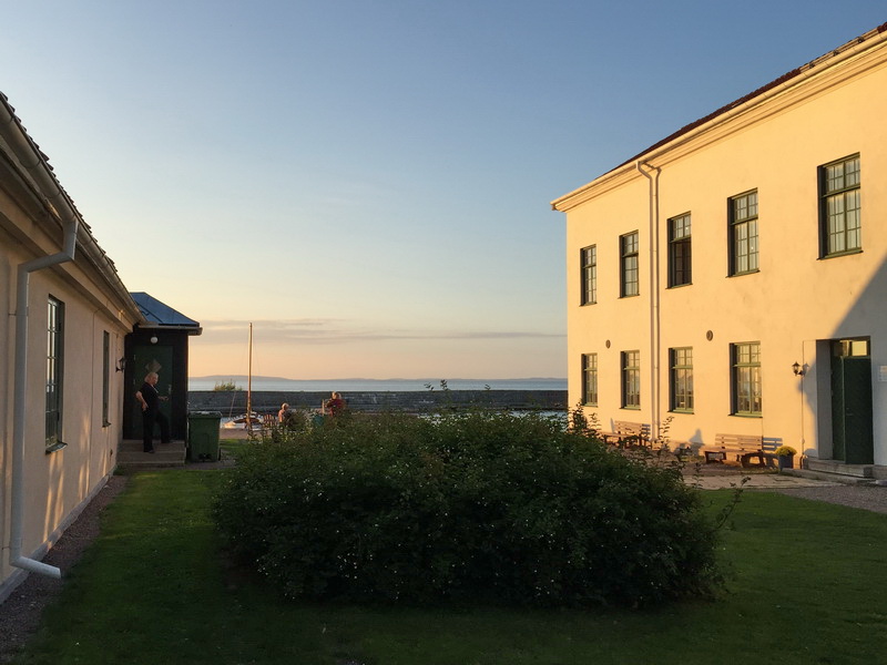 Vandrarhemmet låg precis vid Vätterns strand